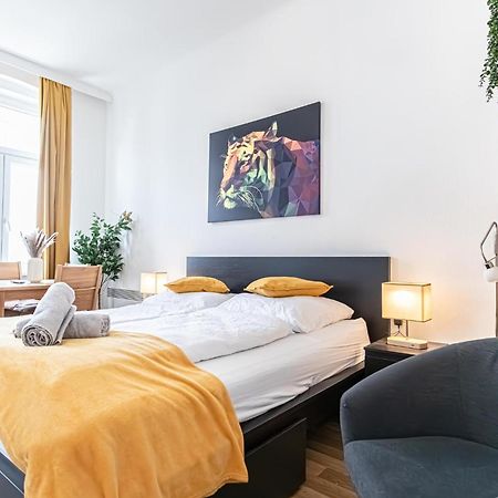 Explore Vienna: 1Br Retreat Near Westbahnhof ภายนอก รูปภาพ