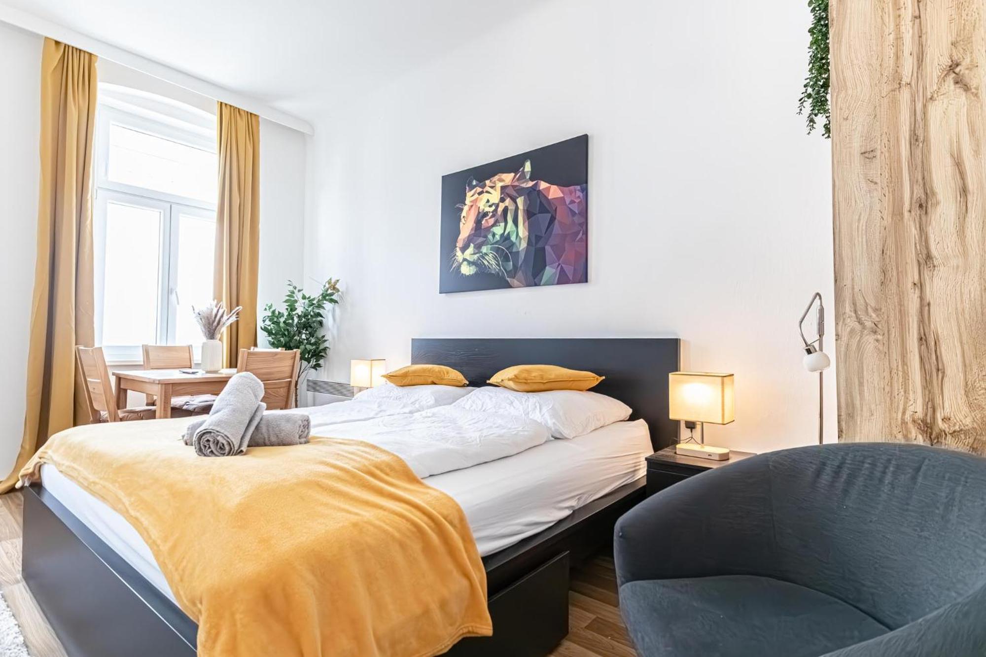 Explore Vienna: 1Br Retreat Near Westbahnhof ภายนอก รูปภาพ