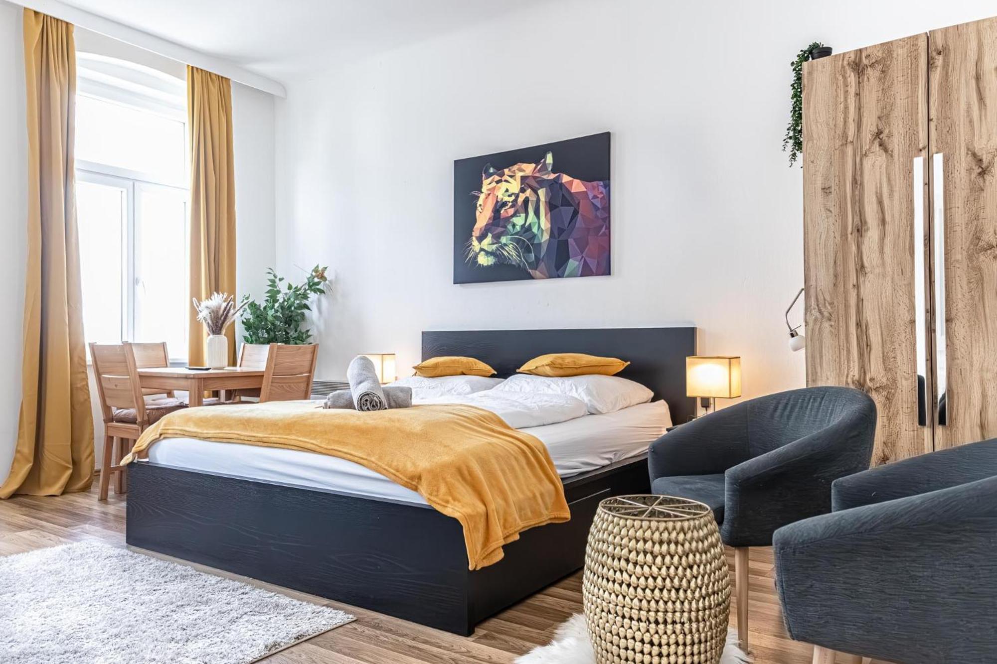 Explore Vienna: 1Br Retreat Near Westbahnhof ภายนอก รูปภาพ