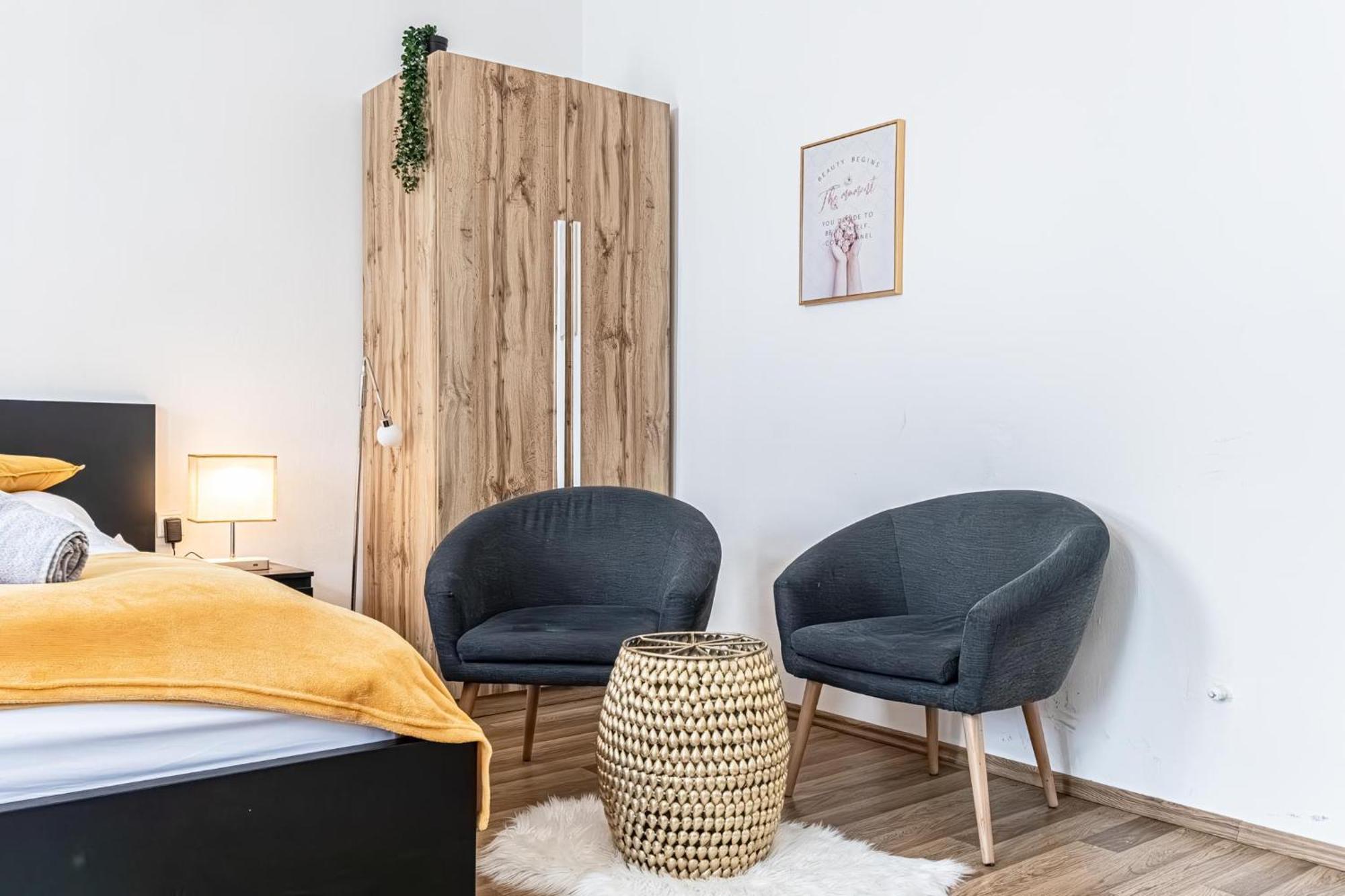 Explore Vienna: 1Br Retreat Near Westbahnhof ภายนอก รูปภาพ