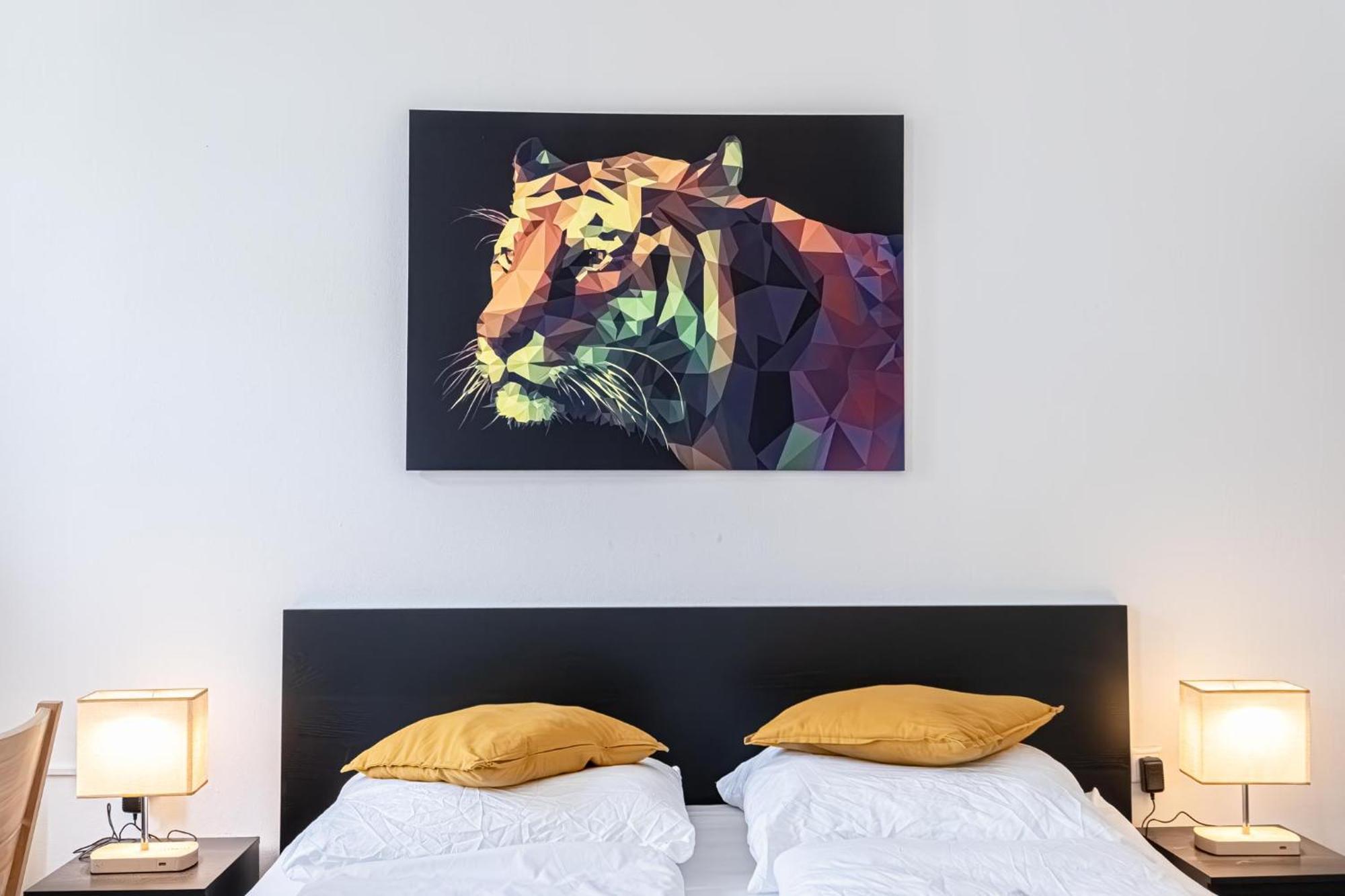 Explore Vienna: 1Br Retreat Near Westbahnhof ภายนอก รูปภาพ