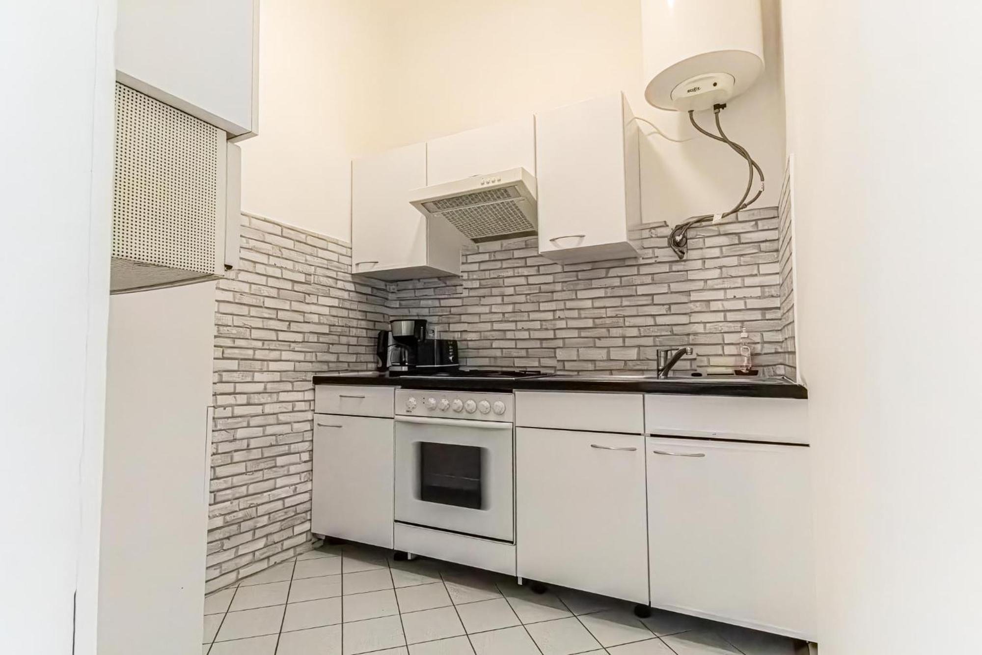 Explore Vienna: 1Br Retreat Near Westbahnhof ภายนอก รูปภาพ