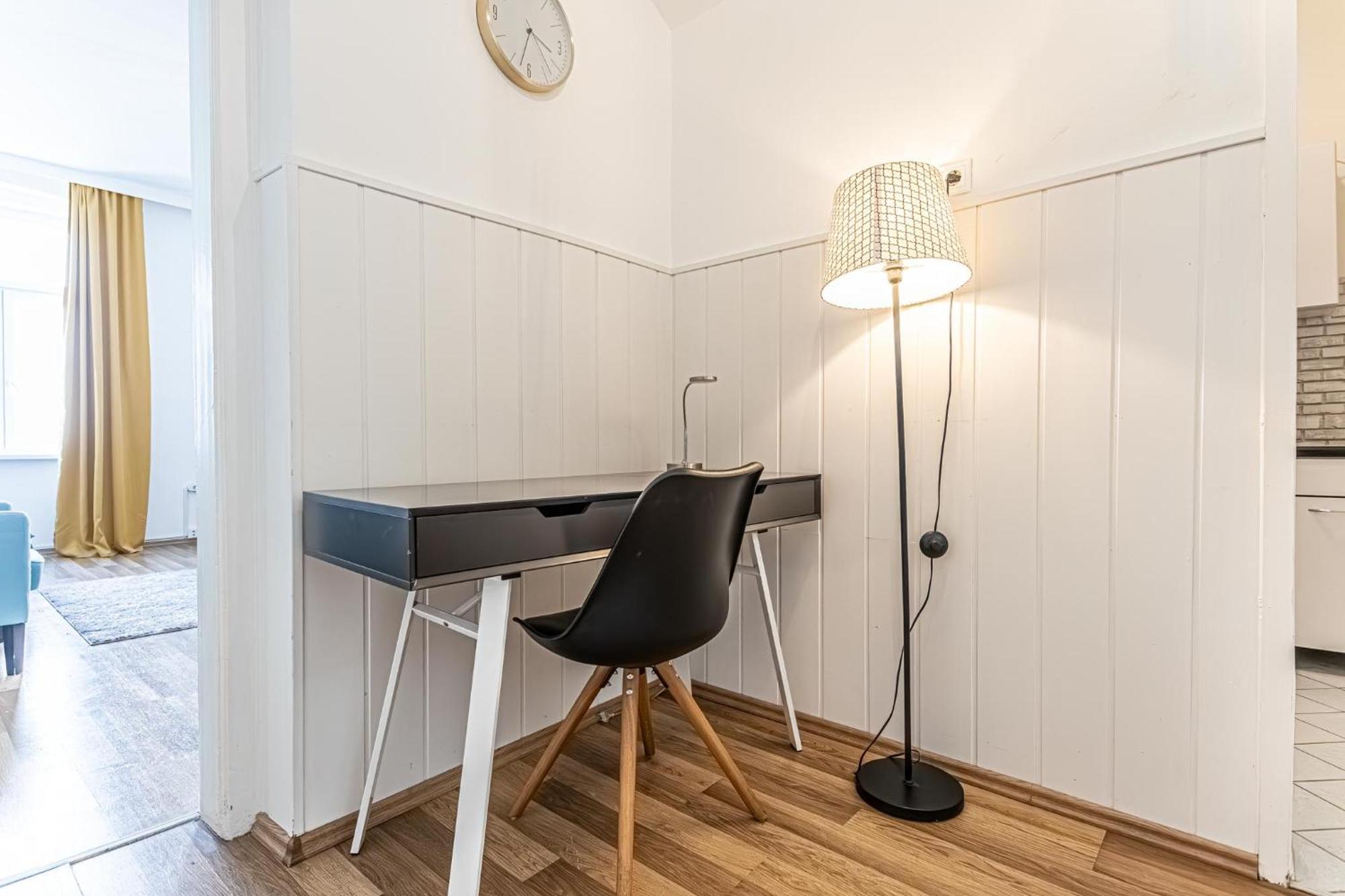 Explore Vienna: 1Br Retreat Near Westbahnhof ภายนอก รูปภาพ