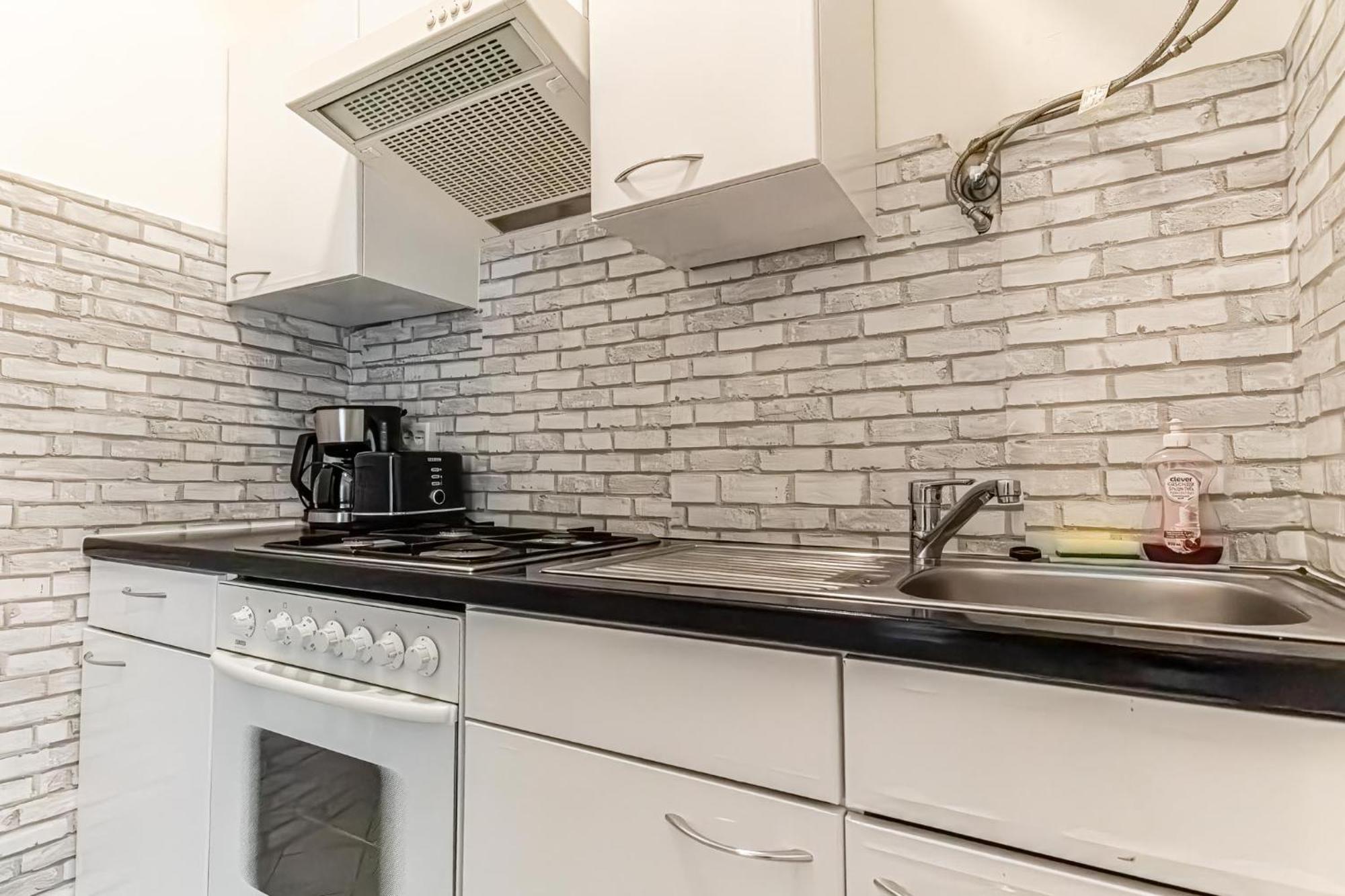 Explore Vienna: 1Br Retreat Near Westbahnhof ภายนอก รูปภาพ